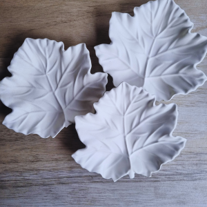 maple leaf trinket tray, nature-inspired decor, decorative tray, jewelry holder, home accessories, fall decor, leaf-shaped tray, aesthetic home decor